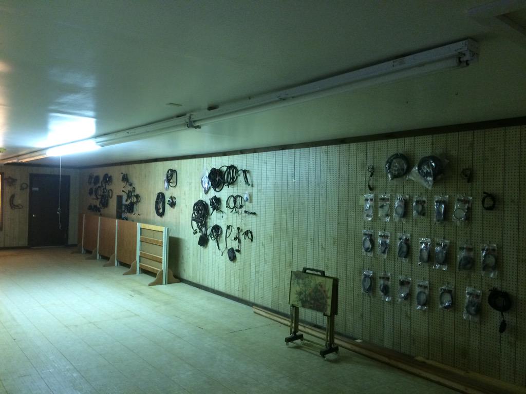 pro_till's tweet photo. Working on our new retail space @Colorado @IntuicomInc #tonsofstock #tonsofspace @chris_rezendes http://t.co/D8ItbllNM7