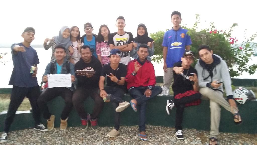 HannaNavylia's tweet photo. Gesrek😘 @chico_arief @cahudance @DazeStop @Denniss_Sdc @Ala_afiuddin @Angga_Dirgha @gaszow_line @uchink_sdc http://t.co/YThGiCtefv