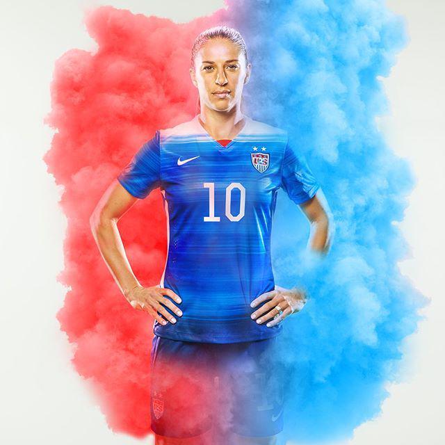 AlexisCuarezma's tweet photo. Red, white and blue with the classy @carlilloyd Happy 4th of July everyone! 🇺🇸⚽️🎉💥🎊 #23daysofUSWNT #carlilloyd #She… http://t.co/nTcgdZvY5W
