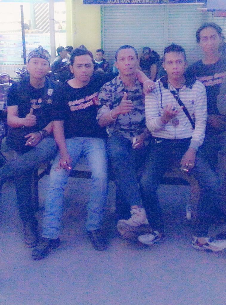 Ta'jil on the road ASB (antique scooter brother) <a href="/SadudulurVespa/">Sadudulur VESPA Bdg.</a> #vespalovers #scooterbandung