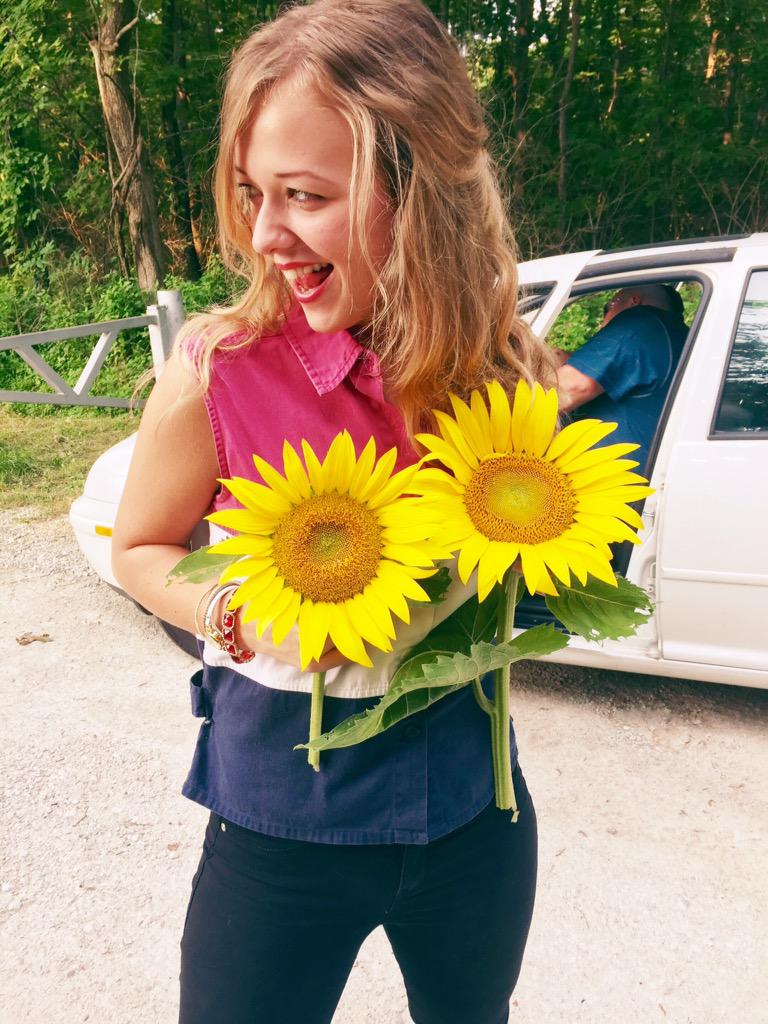 _Emily_Bone_'s tweet photo. HAPPY FABULOUS FOURTH AMERICA🇺🇸🌻 http://t.co/p8a9YPPwys