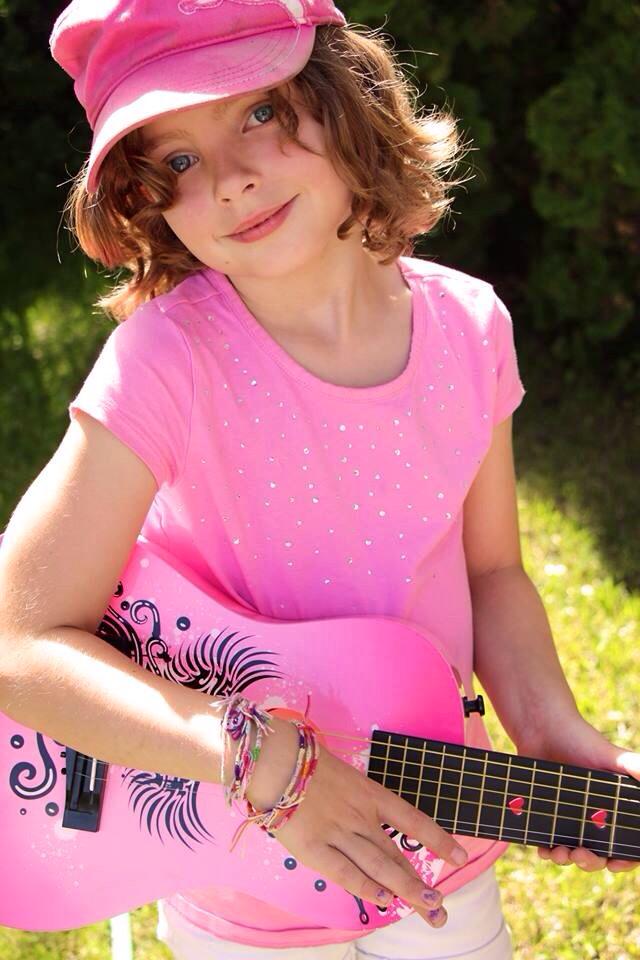 KelliBuckreus's tweet image. My daughter asked me to post this pic with her guitar, big fan of #taylorswift #inspiremygirl #goodrolemodel