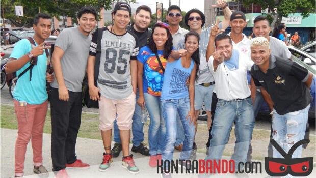 kontra_bando's tweet photo. Estudiantes celebran los 11 años de la976 http://t.co/cbhQi5O0c5 @LA967FM @ComonRosmig http://t.co/bnXdVpWOV6