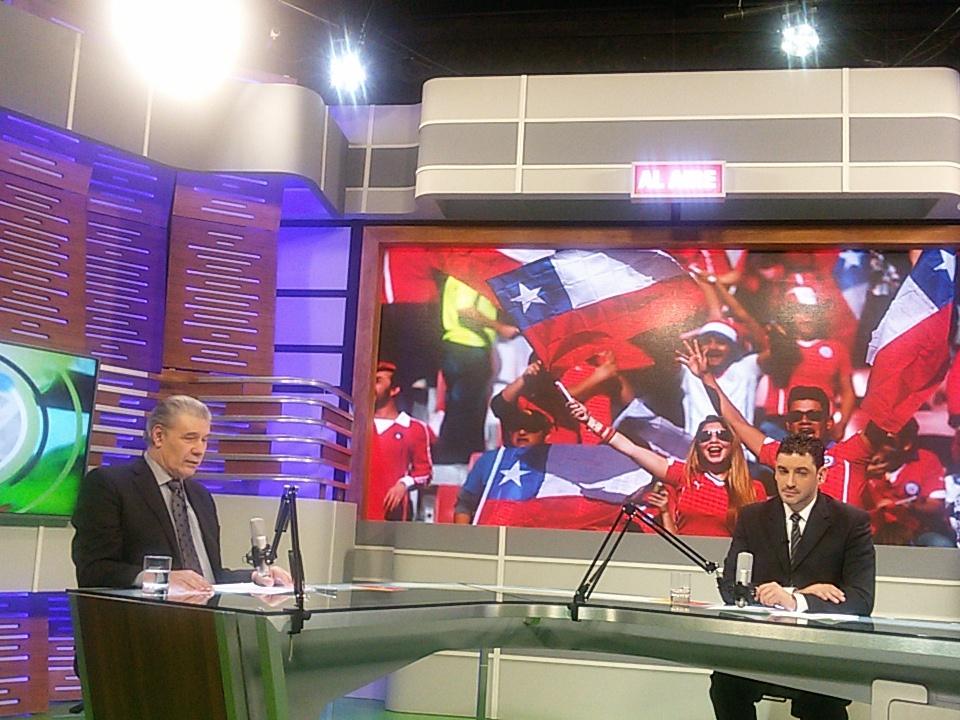 Gracias #AméricaLatina por acompañarnos noche a noche durante la Copa en #DeChilena. Nos despedimos con alegría