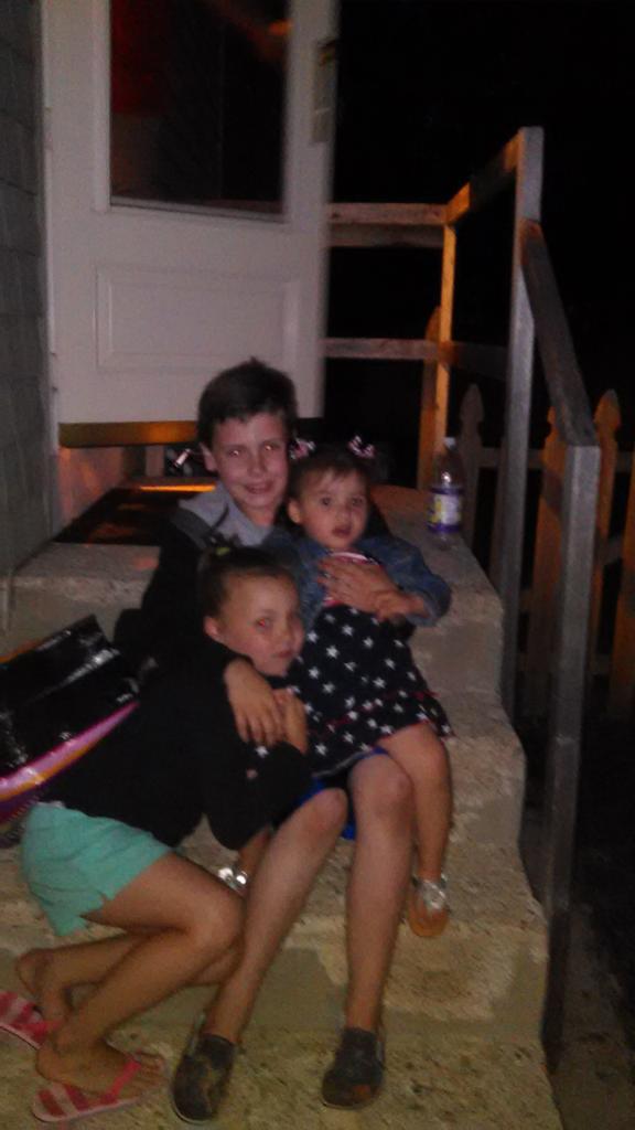 devray1376's tweet photo. Took my minions to fireworks http://t.co/9WBMdLy0hr