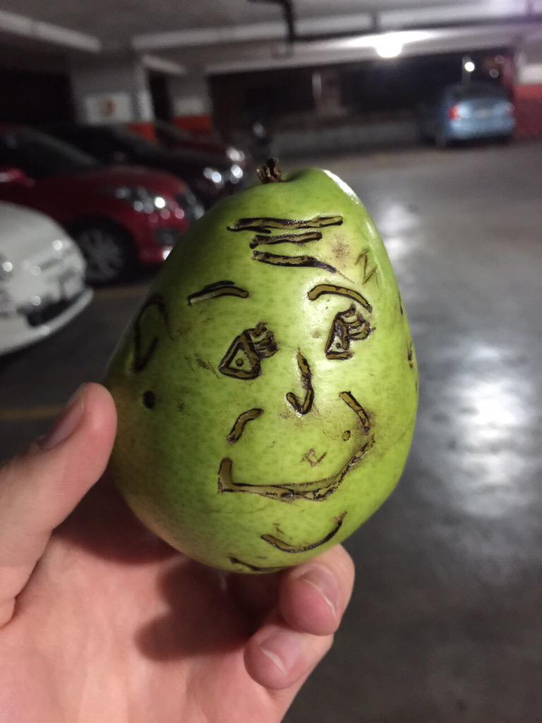 alongmusic's tweet photo. Les presento a Jason. Es mi pera. 🍐🌝 https://t.co/E6EBCE6vTI http://t.co/vqvRwF9kFL