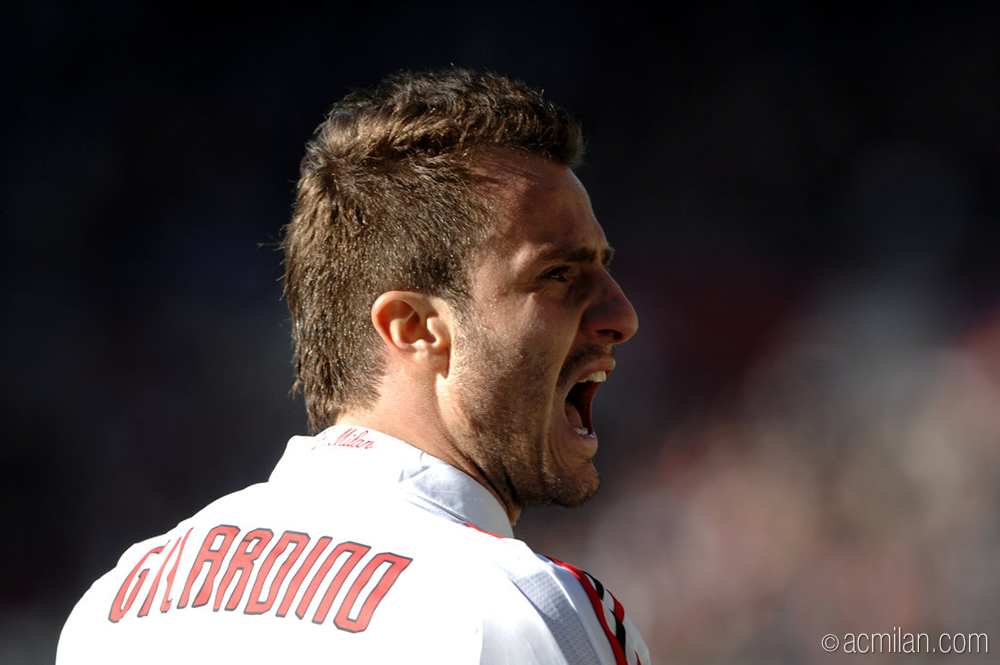 acmilan's tweet photo. HBD to two former red&amp;black strikers, Hernan @Crespo and Alberto Gilardino! http://t.co/cZ9zc4GG45