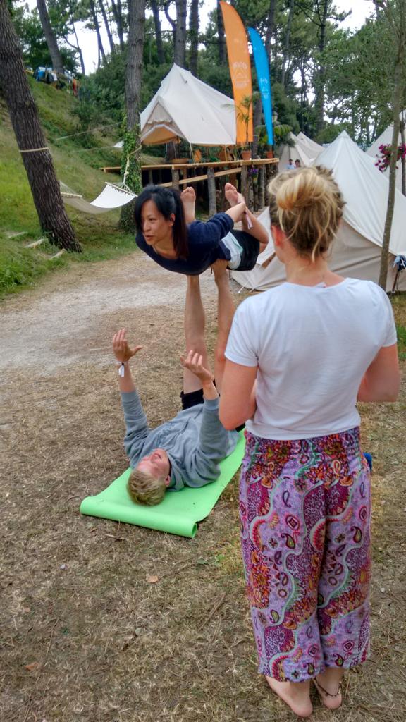 Solosurfers's tweet image. #acroyoga #dreamseasurfcamp #addictivefun