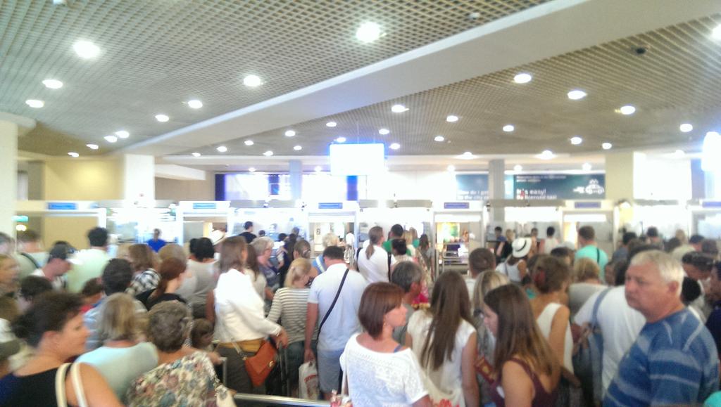 maksimnovikov32's tweet image. #аэропортДомодедово. Паспортный контроль. Позор