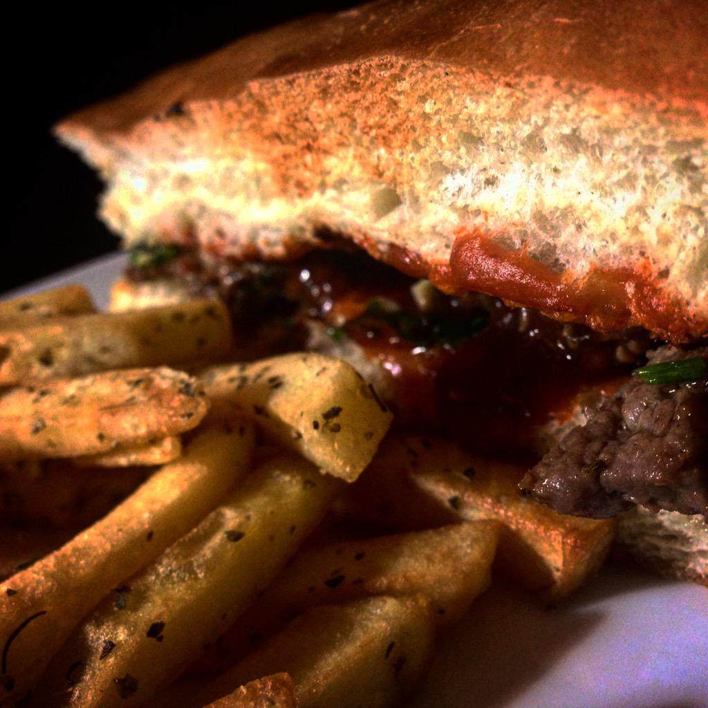 Do2que3 Pub Bar tweet media