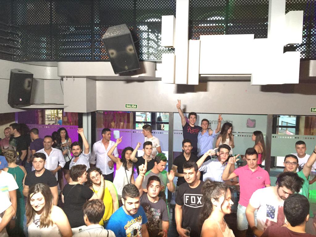 Cerramos una noche, asi de bien... Muchas gracias a toda la gente que a estado aqui con nosotros!!! ¡¡GRACIAS!!