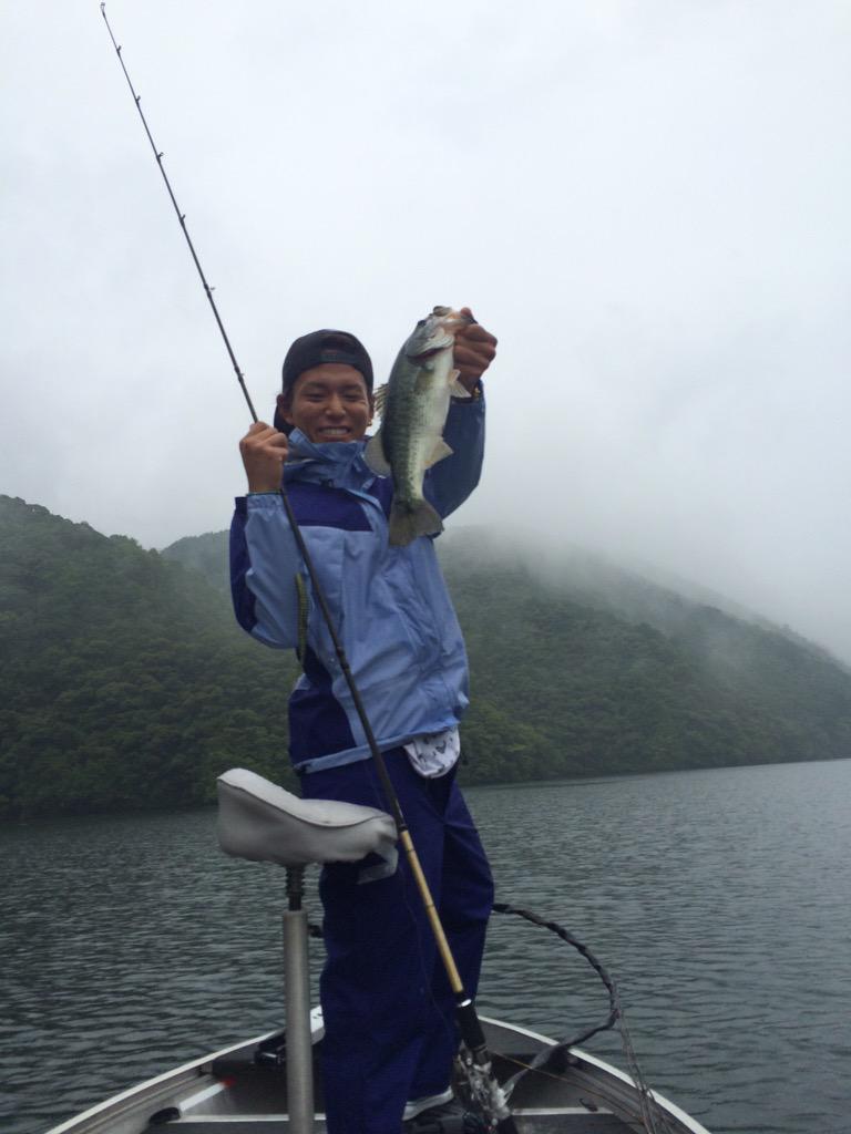 shinya_gravity's tweet photo. 七色ダム湖 http://t.co/Tt4tAcbz95