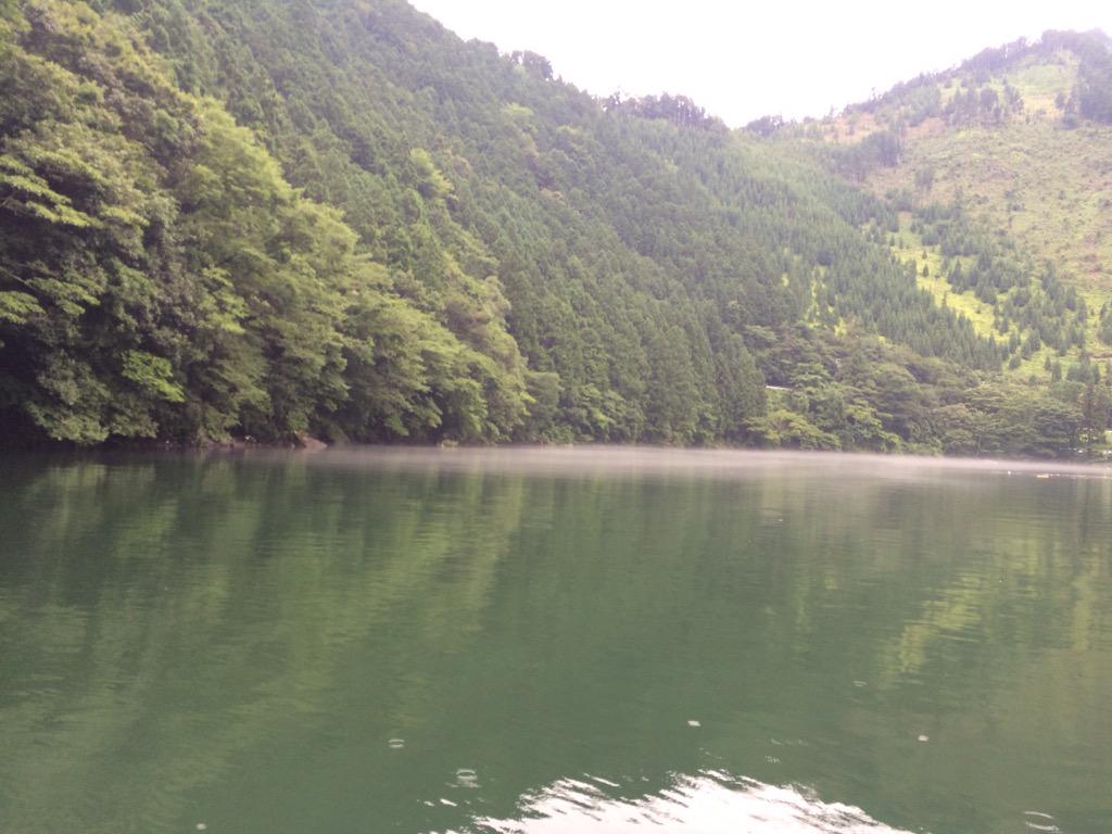 shinya_gravity's tweet photo. 七色ダム湖 http://t.co/Tt4tAcbz95