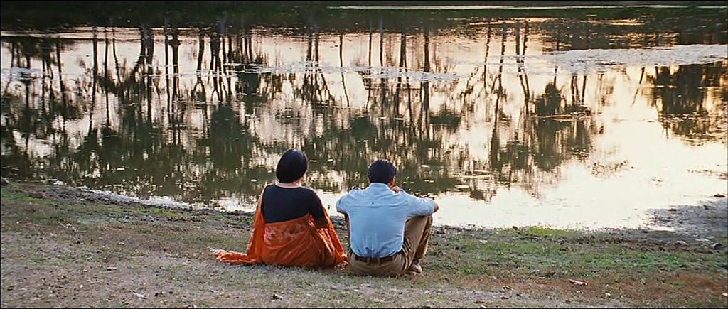 Filmpepper's tweet photo. Perfect Shot: Lootera (2013) 
Directed by Vikramaditya Motwane Cinematography by Mahendra Shetty http://t.co/KuKfEAhSyB