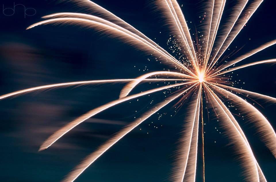PhotoHoenk's tweet photo. Great #ACKfireworks tonight at @TheJetties #nantucket @InkyM http://t.co/9RKruABuID