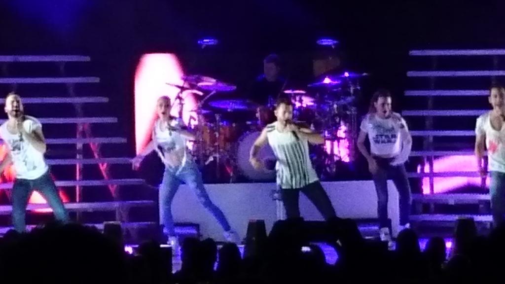 bart2123's tweet image. Viendo a la jefa @lajosa