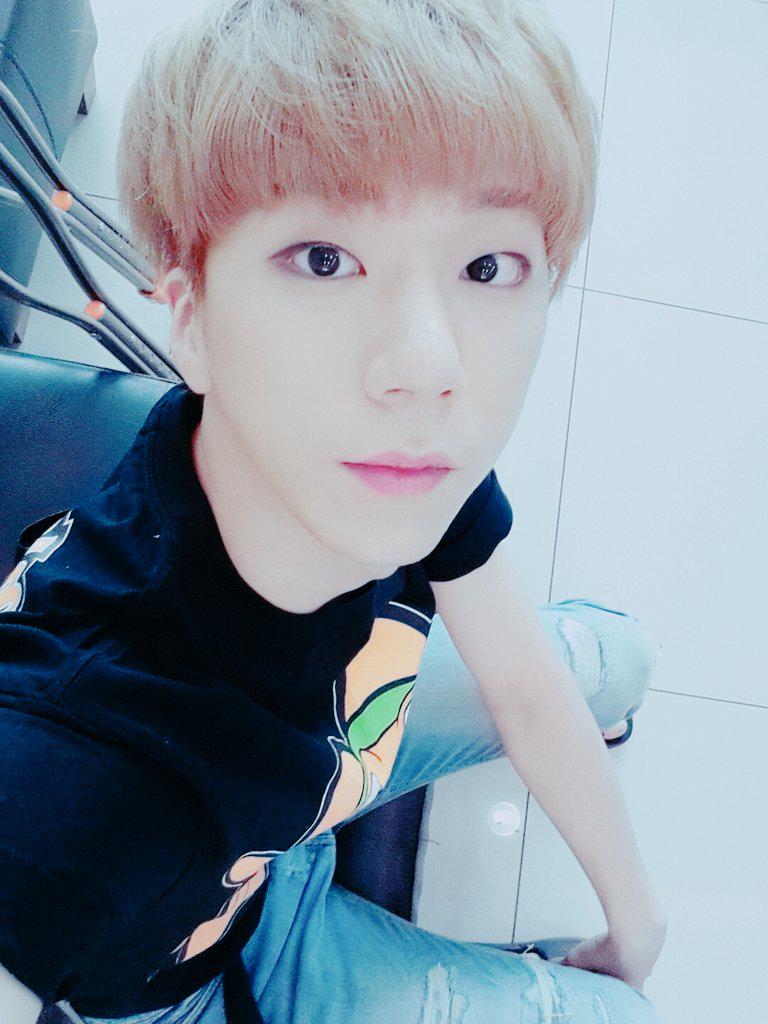 fyhotshot's tweet photo. [TRANS] 150705 @Hotshot_Kosound: “#Moonkyu Kiss Kiss #kisskiss #ㅈㄱㄴ #coldmist #sunday” https://t.co/rZJR6u10Jf