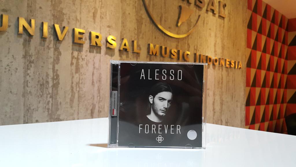 umusicindonesia's tweet image. Alesso &quot;Forever&quot; is available in stores now! @Alesso_ID