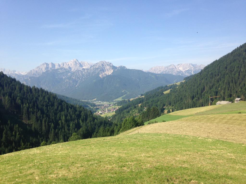 kolti82's tweet photo. Guten Morgen, Toblach. (Rechts im Bild: #Svea's neues Zuhause.) http://t.co/6yWCzwyA1m
