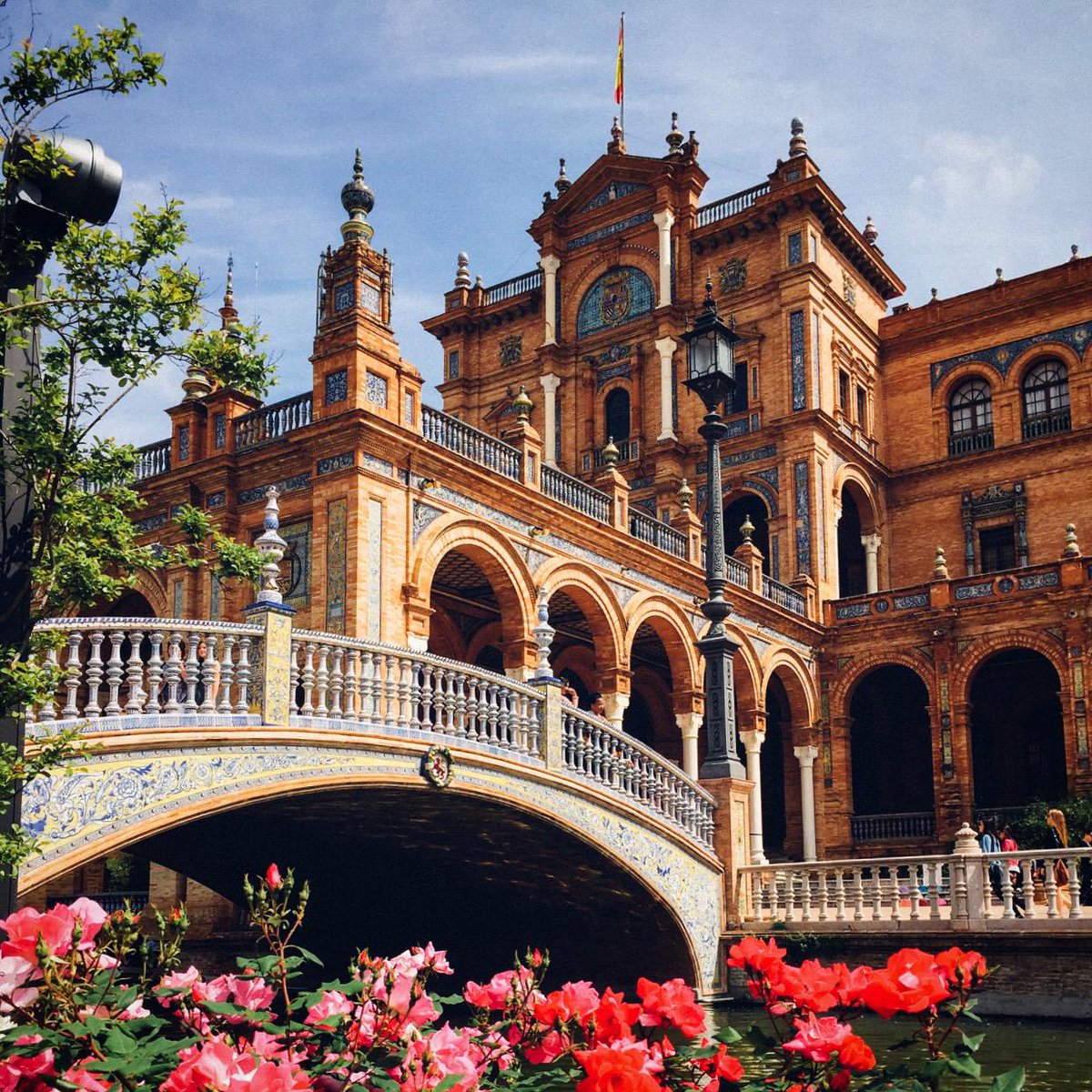 SevillaDisfruta's tweet photo. #BuenosDías a tod@s desde la Plaza de #España, #Sevilla - #FelizDomingo. http://t.co/7E3bQQJJqS