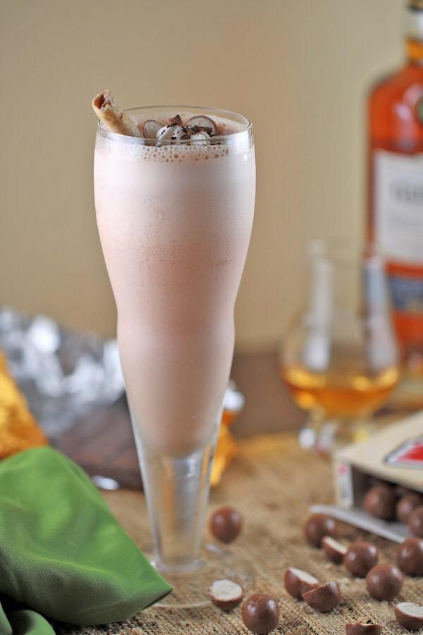 PremierPYC's tweet photo. Nothing better than yachting &amp; drinking a boozy chocolate milkshake. Check out @Jessica_Gavin http://t.co/iHtCaw3grJ http://t.co/iL6sQuTlc0