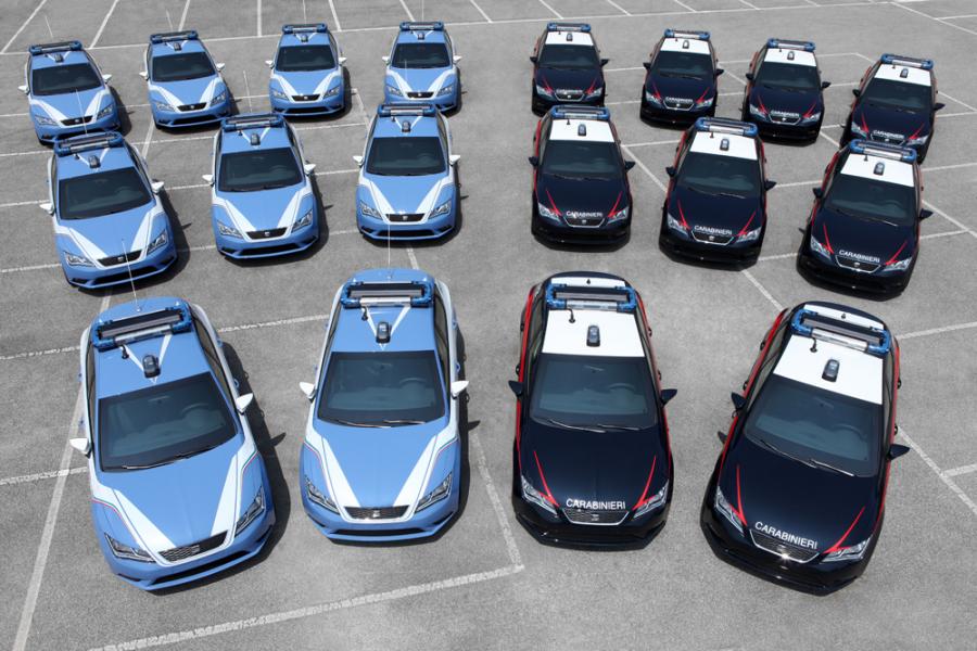Mundo_Coches's tweet photo. Seat León, nuevo coche oficial de la policía italiana http://t.co/carK3FHCBk http://t.co/fkhDyuzSyX