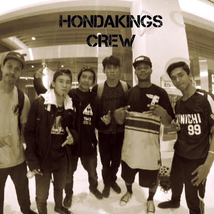 KINGS_FLOOR's tweet photo. @JagoanMks jagonya mtr.jagox Bboy.thx Buat Honda mtr mnsupport bboy mksr.4besar mdh2n maju smpe final HONDAKINGS crew http://t.co/COikaIItGw