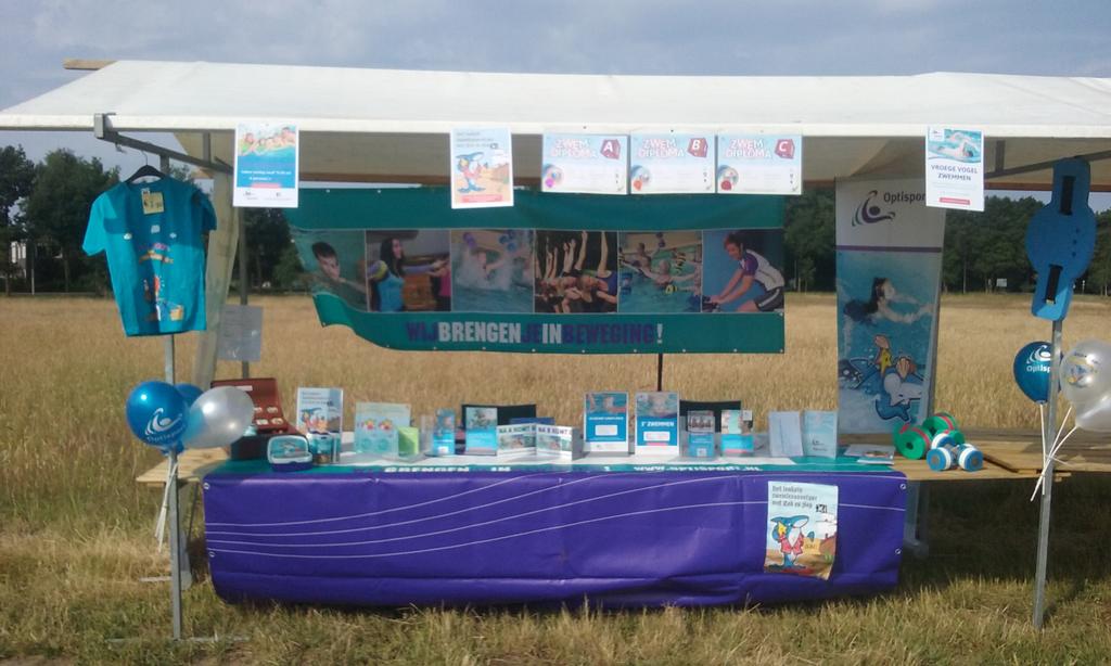 Kom naar het vliegerfestijn  en schrijf je gratis in voor zwemles. Bij de stand van zwembad aquarijn.