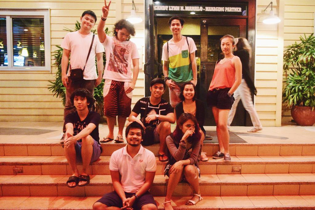 lsmrfl's tweet photo. Hope you enjoyed your first time in EK!! @Chelseyyaaa hehe love you guys! The mini debut was a success 🙆 #JustChels http://t.co/WSnu7YvnXo