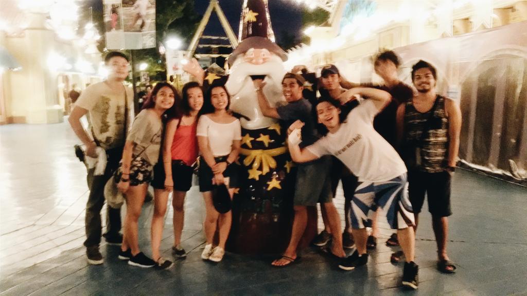 lsmrfl's tweet photo. Hope you enjoyed your first time in EK!! @Chelseyyaaa hehe love you guys! The mini debut was a success 🙆 #JustChels http://t.co/WSnu7YvnXo