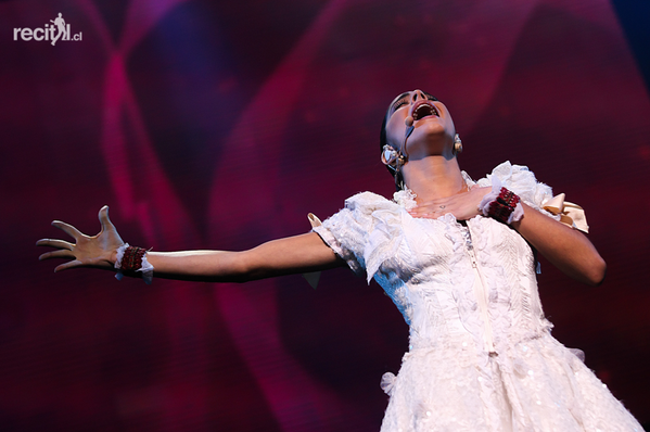 TiniUpdatesPL's tweet photo. {FOTO} #ViolettaLiveChile http://t.co/1kG0ZMGldb