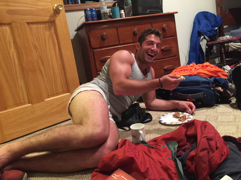 Mosesthetype's tweet photo. Moses the type of nigga to eat cake on the floor like a mermaid http://t.co/Bf9DEscimv