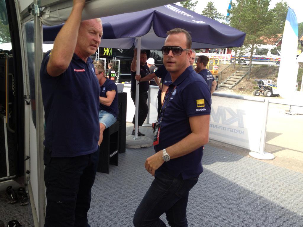 VwPer's tweet photo. Management prepared for Semi-finals! 2 cars in semi 2.
@VWSverige @StenForsberg @HoljesRX @FIAWorldRX http://t.co/YfUJKtvc8r