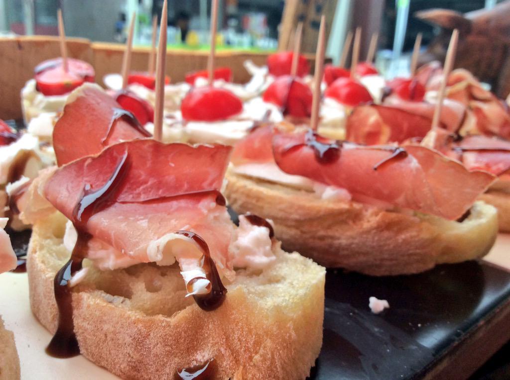 stallauk's tweet photo. Pork this way! @BrentfordMarket sample our coppa and buffalo mozzarella on @RubensBakehouse ciabatta #pigsbum http://t.co/pgnjOc5cJU