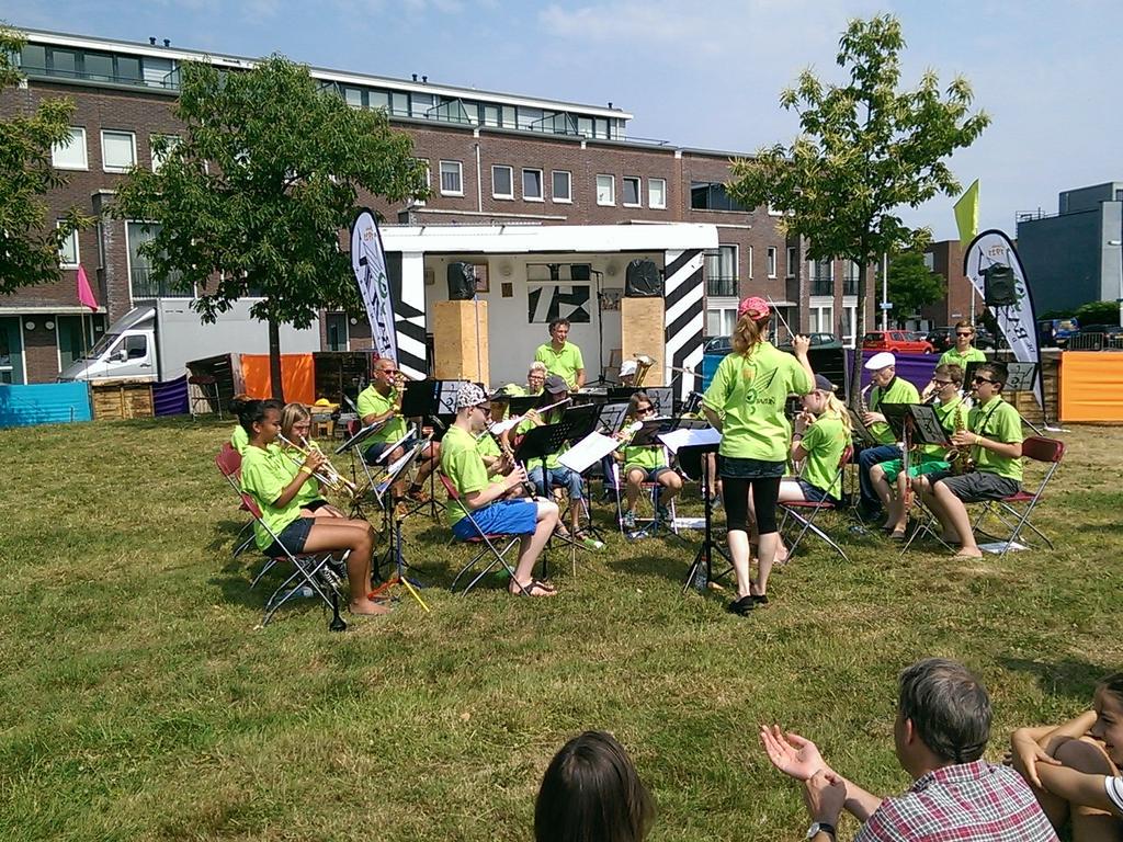 PA3MOE's tweet photo. Op 50m van parcours treed #debazuin op terwijl de reclamecaravaan voorbij raast. #drvu http://t.co/b5OMoxyydx