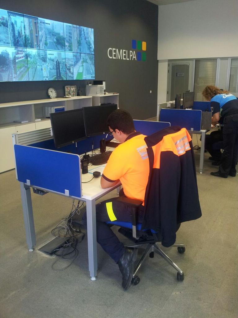 ProteCivilLPA's tweet photo. #CEMELPA @ProteCivilLPA @PoliciaLPA seguimos desarrollo #bintertriplus y gestionamos recursos seguridad y emergencias http://t.co/WvfiUrRj30