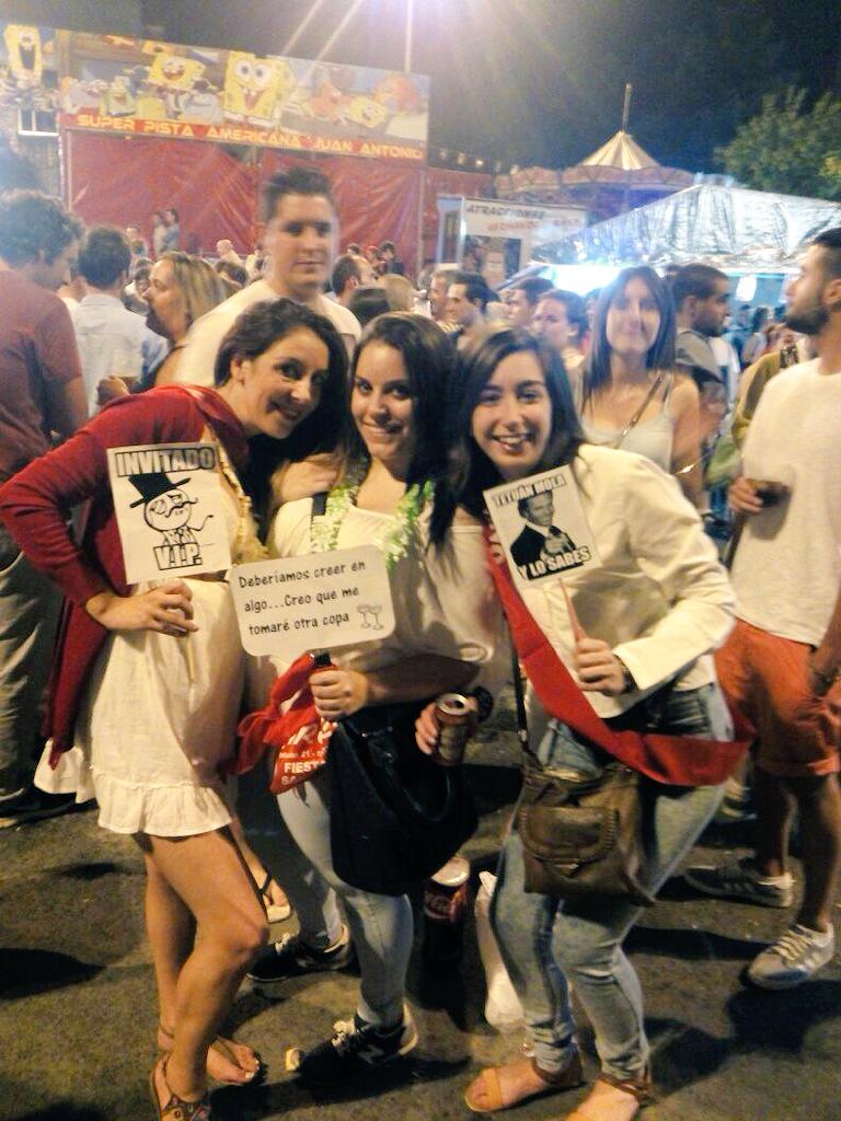 lauraescu's tweet image. La fiesta de mi pumple acabó. Y casi acaba conmigo 😹😹 #CincoDeJulio gracias a todos y todas 💛