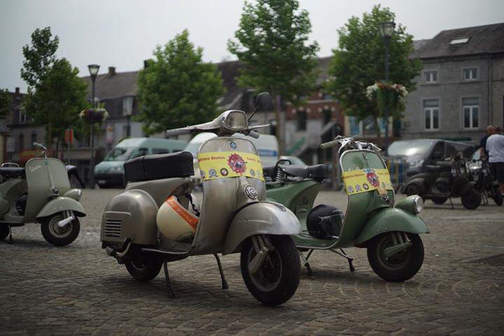 couvincom's tweet photo. Il est 13h30, il fait beau ... Et les Vespa sont de sortie sur la Place Général Piron ! #couvin #couvincom http://t.co/QfF3Q31y0b