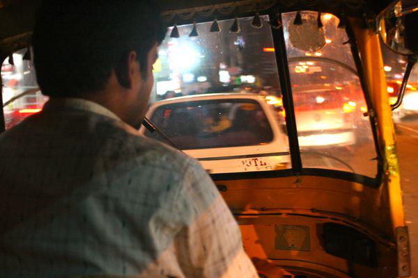 news24tvchannel's tweet image. शाबाश: यह ऑटो ड्राइवर तो कमाल का है  #olaapp #autodriver bit.ly/1IYuRQI