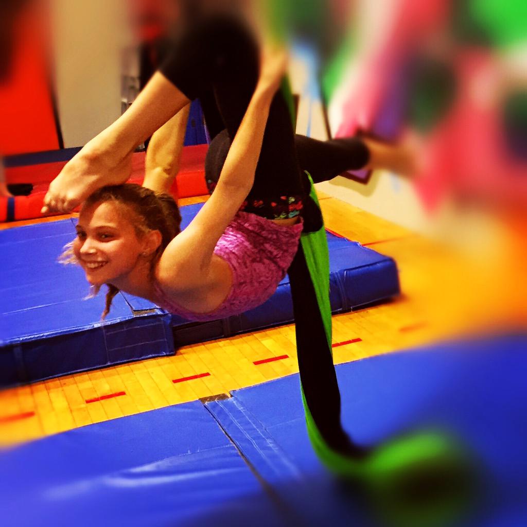 rhythm_motion's tweet photo. @urbanevo #silks #acrobatics #SummerIntensive #Acro #gymnastics #AerialSilks #RMDCdancers http://t.co/22wj5tWv2m