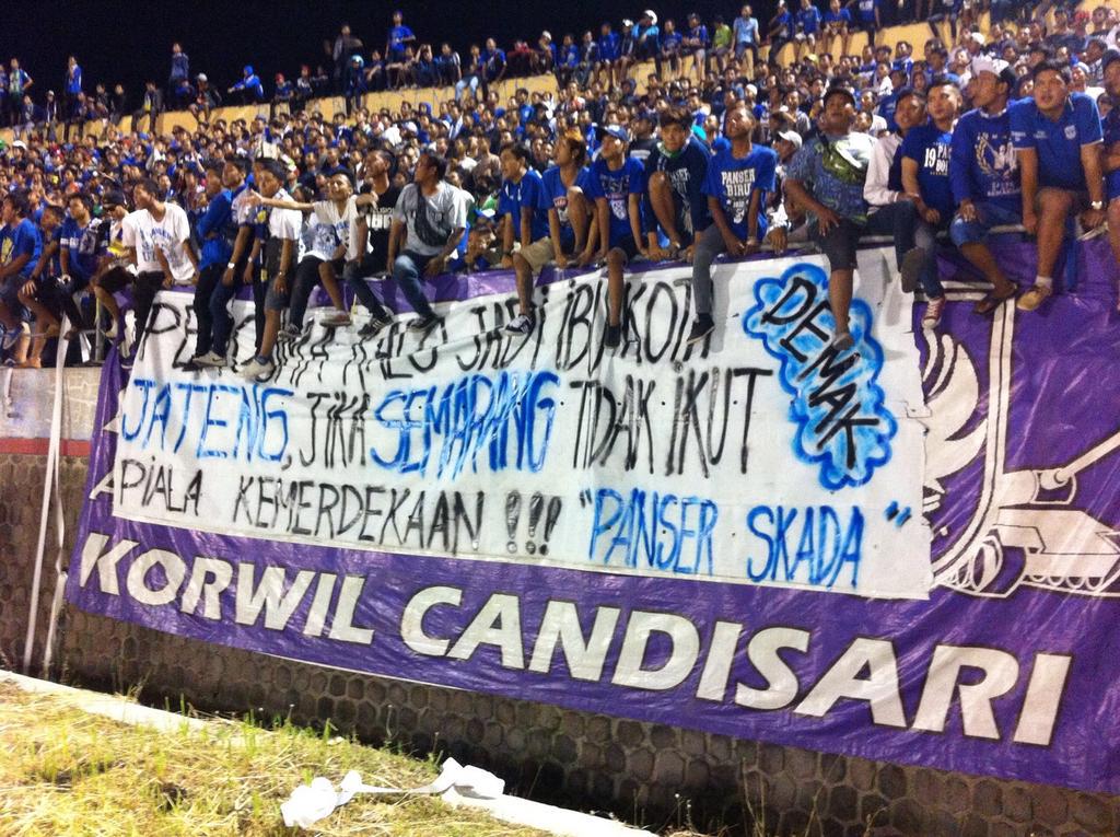 Spanduk: Percuma jadi ibukota Jateng, jika Semarang tidak ikut Piala Kemerdekaan !