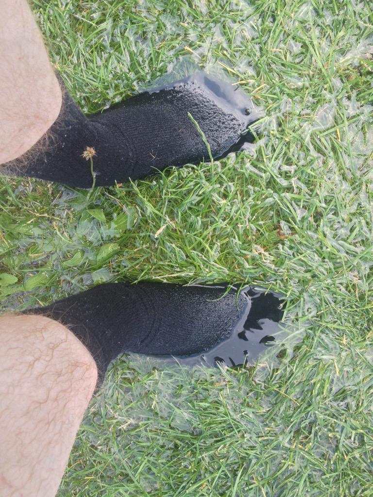 Fuffelpups's tweet image. Wie es sich herausstellt, der Rassen ist nicht eben... XD #PoolFail