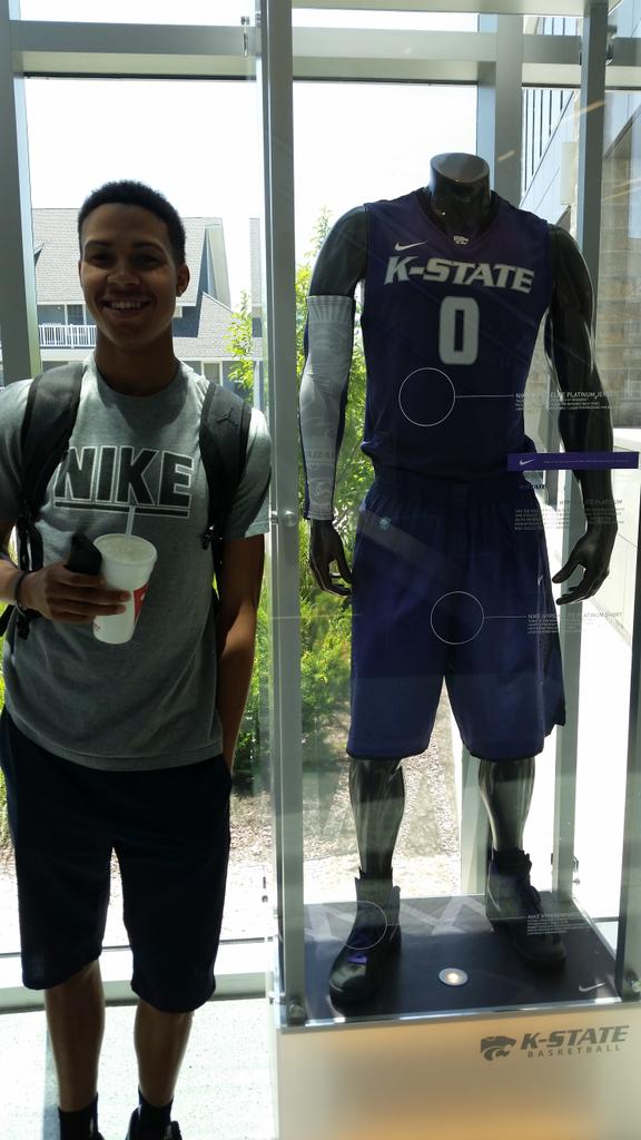 LeightonCarter's tweet photo. @2guardsonly left to this morning to join his K-STATE family! It's on now! #CookOrGetCooked http://t.co/KLSXy3xqqJ
