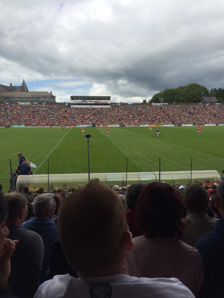 LondonKerry15's tweet photo. @fitzgeraldstad cheering on our heroes #SundayGame #CiarraíAbú http://t.co/P9bwJK8XKh