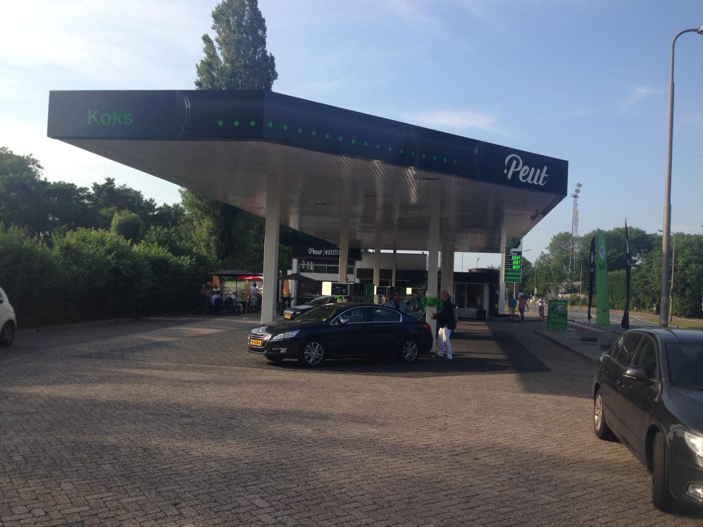 Velsen zuid maakt kennis met Peut van onderneemster Caroline Koks. Superdruk weekend en geslaagde opening.