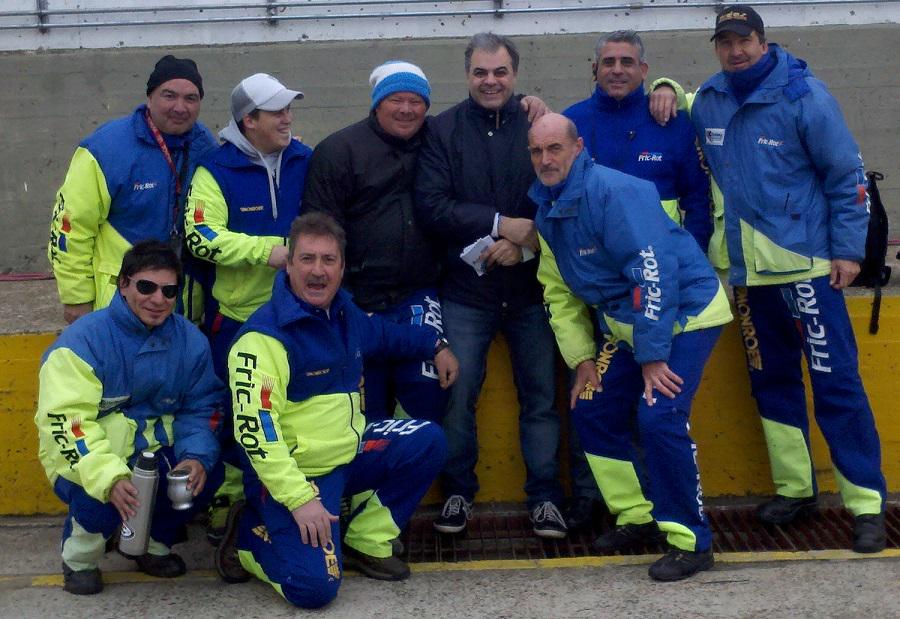SergioTenaglia's tweet photo. #DatosDelTN
Momento distendido en Concordia con mis amigos banderilleros. Lindo grupo para un desafío al fútbol. http://t.co/tg0bwW1iUu