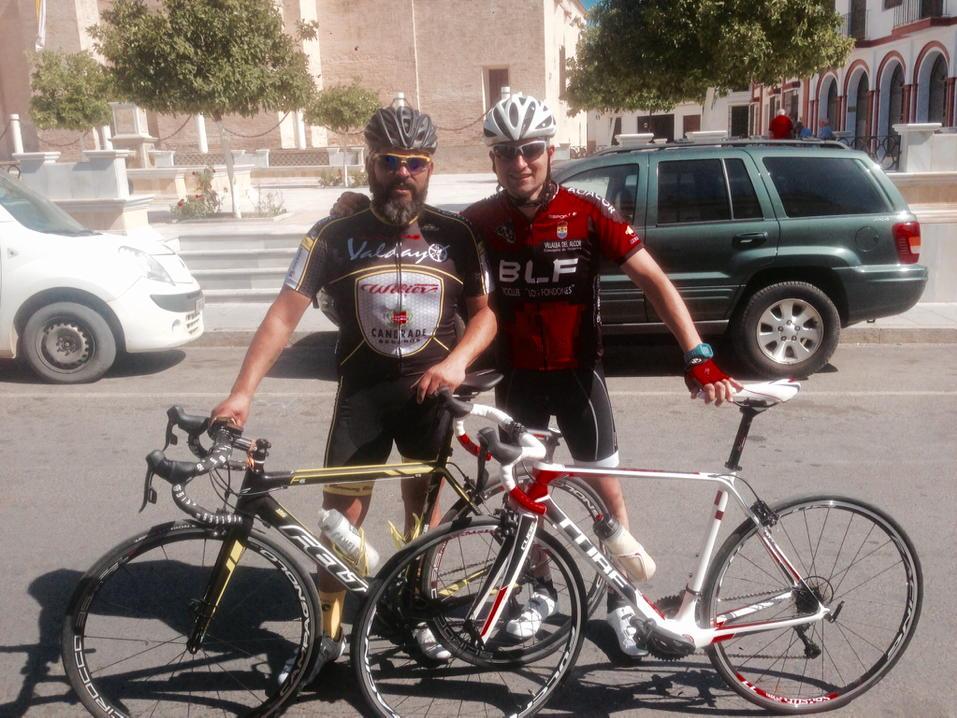 Macintosh_73's tweet photo. #TourTVE mirad que bien me quedaría con mi Equipacion..... Vamos para Huelva y el tío de las barbas...😎😎😎 http://t.co/VFNQ8xB9em