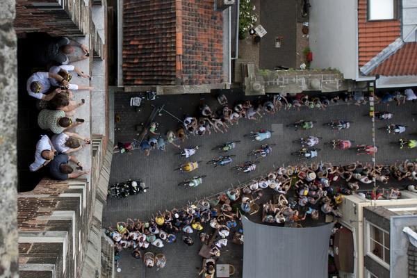 325.000 mensen zwaaiden vandaag #TdFutrecht uit. Gisteren over hele dag ca 500.000 bezoekers facebook.com/GemeenteUtrecht