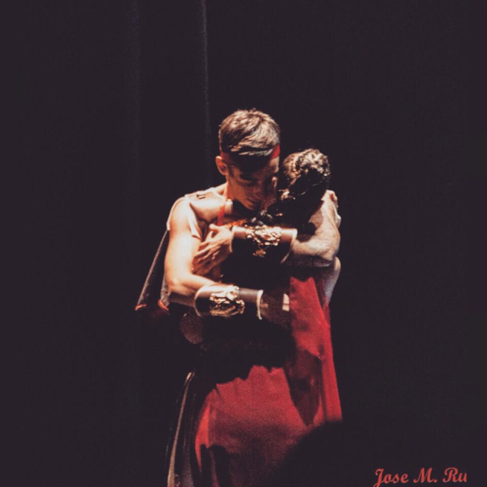 Vivancosx2's tweet image. Un héroe verdadero no lo es por el tamaño de sus músculos, si no por el de su corazón! #Hercules @RaqelBallester