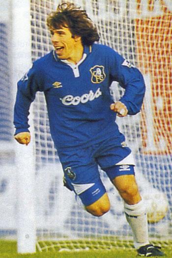 Happy birthday to  Gianfranco Zola (1996-2003) who is 49 today 